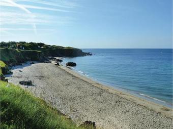 Five-bedroom Holiday Home In Moelan-sur-mer