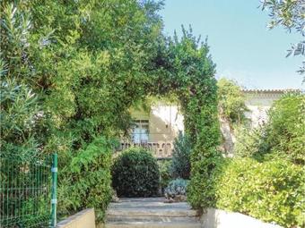 Six-bedroom Holiday Home In Montagnac