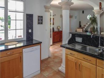 Three-bedroom Holiday Home In Servian