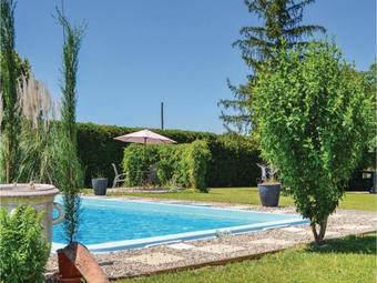 One-bedroom Holiday Home In Valeilles