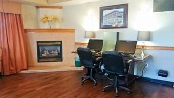 Holiday Inn Express Hotel & Suites Lethbridge