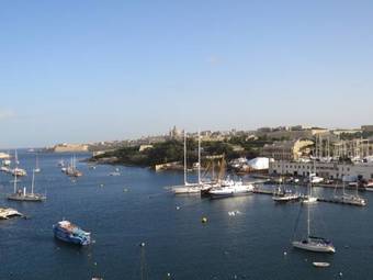 Hostal 115 The Strand Hotel And Suites