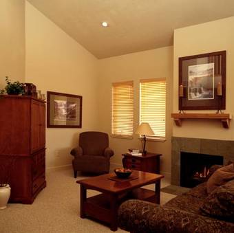 Hotel Crestview Condominiums