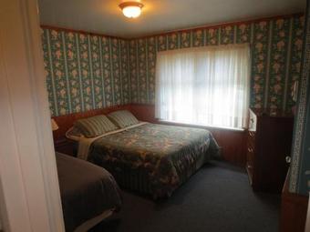 Port Renfrew Country Cottage