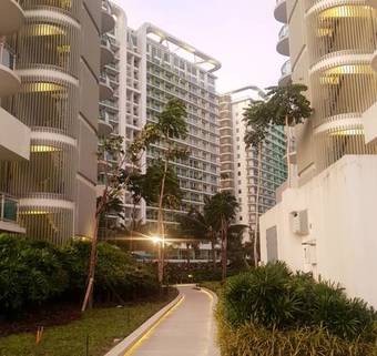 Hotel Azure Paris Hilton Beach Club