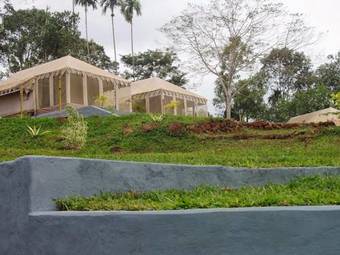 Hotel Whispering Woods