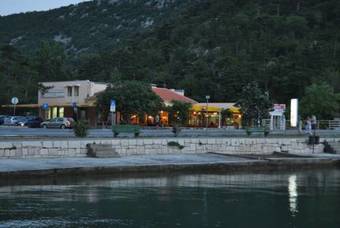 Hostal Guesthouse Bakarac