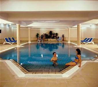 Hotel Crown Resorts Henipa