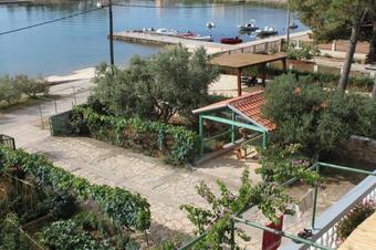 Apartment Pasman 8219a