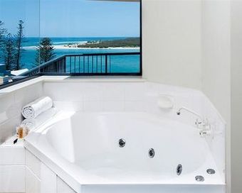 Hotel Breakfree Grand