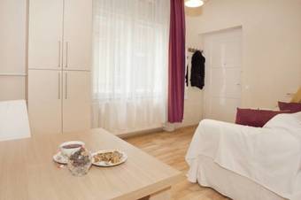 Ophelia Apartment