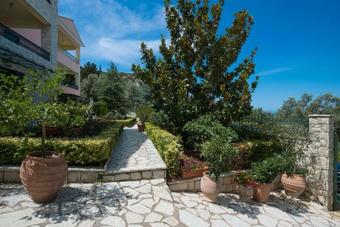 Apartamento Pirofani Villas