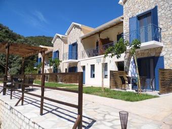 Hostal Ilianthos Apartments & Rooms