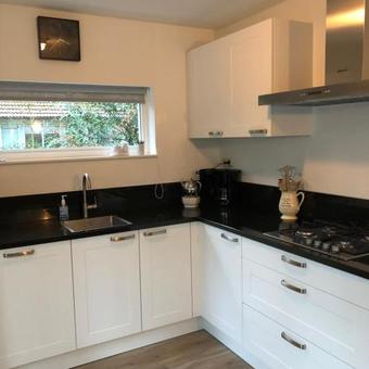 Forest Bungalow Karekiet