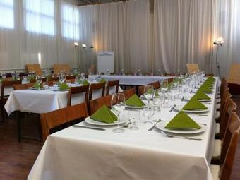 Treh�rna Hotell & Konferens