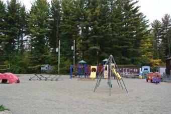 Lake George Escape 28 Ft. Cabin 6