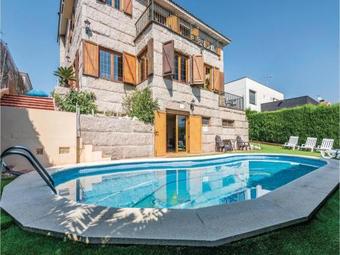 Seven-bedroom Holiday Home In Alella