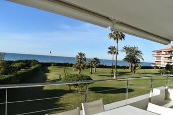 Luxurious Apartment In Front Of The Beach Gava Mar
