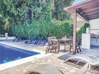 Five-bedroom Holiday Home In Jimena De La Frontera