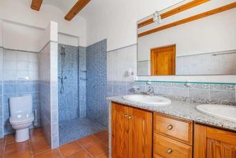 Paratella Villa Sleeps 10 Wifi