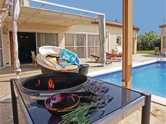 Three-bedroom Holiday Home In Vilacolum