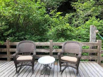 Rocky Creek Cabin & Sauna - A Relaxing Wooded Retreat