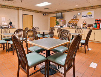 Hotel Days Inn And Suites Bridgeport