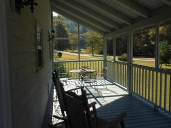 Honeysuckle Cabin 39