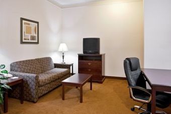 Holiday Inn Express Hotel & Suites Newark-heath