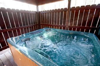 Wagon Wheel Cabin Broken Bow Cabin