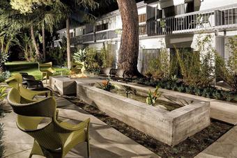 Hotel Sportsmen's Lodge