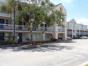 Hotel Super 8 Orlando International Airport South Area
