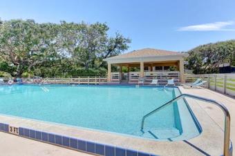 Sea Wood Coastal Hide Away