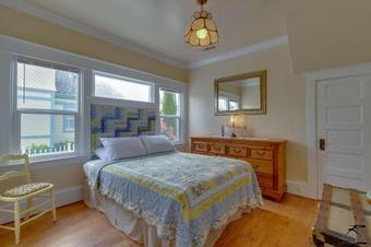 Main Street Craftsman - In Sunny Victorian Ferndale
