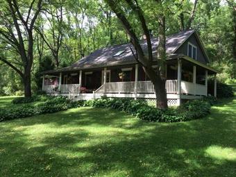 Bed & Breakfast Pine Hollow Inn