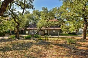 6107 Hudson Bend Rd Home