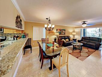 Apartamento 275 Palm Avenue Condo Unit D101