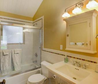 5166 Bayview Rd Home