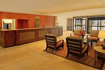 Hotel Doubletree Guest Suites Omaha