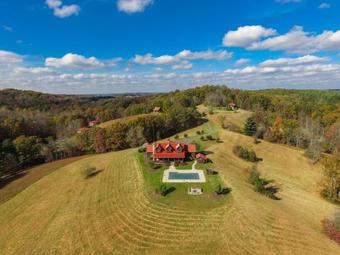 Big Sky Lodge - Hocking Hills Home