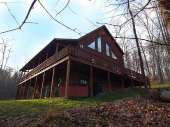 Big Pine Lodge In Hocking Hills