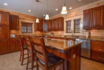 Rockledge Manor Four-bedroom Holiday Home