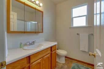 Crystal's Cottage Is 2 Bdrms, 2 Full Baths In Quiet Neighborhood Near Beaches