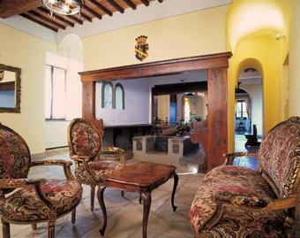 Il Castagno D'andrea Villa Sleeps 16 Pool