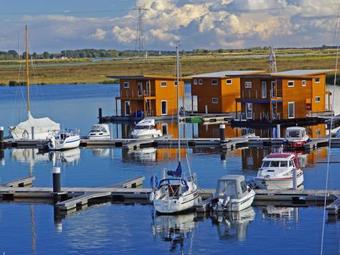 Floating Houses Classic _ Kroeslin