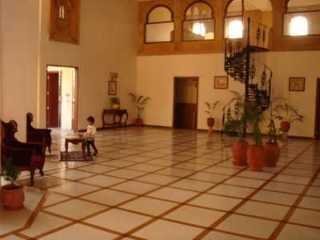 Hotel Deoki Niwas Palace