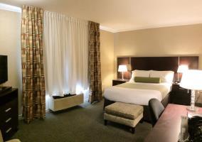 Quality Suites Oakville Hotel