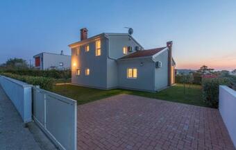 Modern Villa Anita With Pool Near Porec