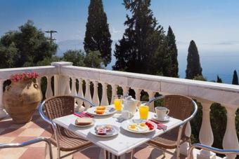 Niki Sunrise Apartments