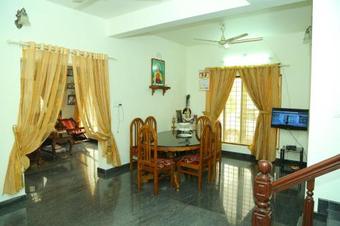 Bed & Breakfast Manavalan House